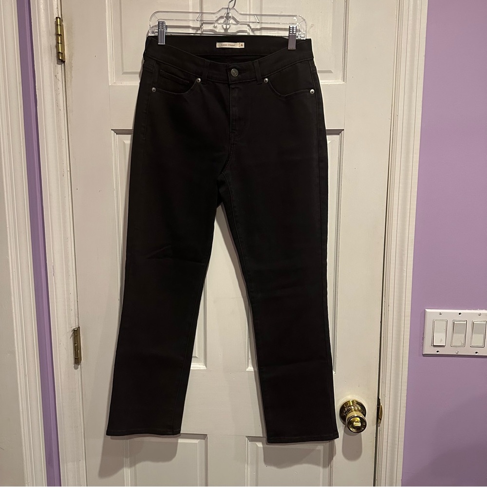 Levi’s Classic Straight Black Jeans – Size 6